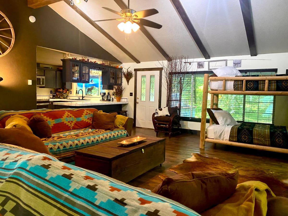 Cozy Bird House W Big Screen! Mount Hood Village Extérieur photo